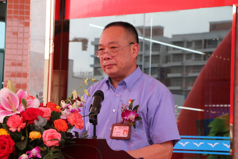 Chairman Xu delivered a speech